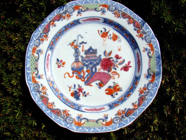 A fine matched pair of 18th century Chinese Export Porcelain 9 1/2" plates circa 1775-1780 — image 3